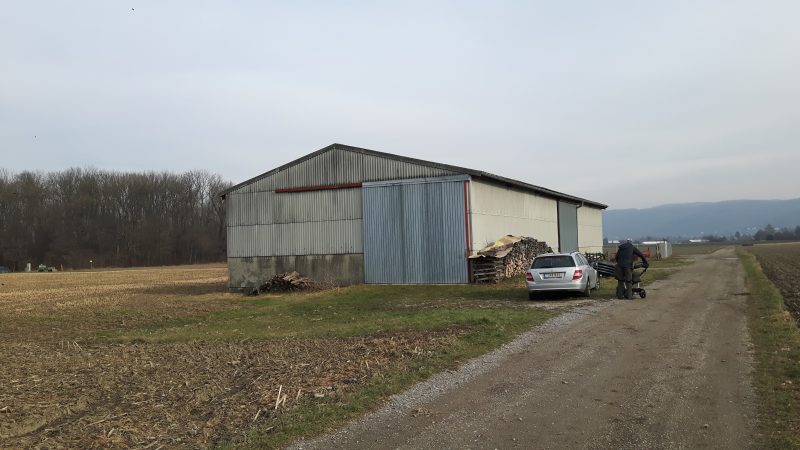 Alte Betriebshalle vor dem Start der Bauarbeiten im Jänner 2019