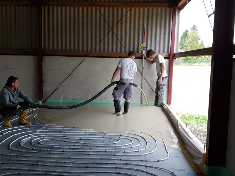 Der Fließestrich wird eingefüllt, September 2019