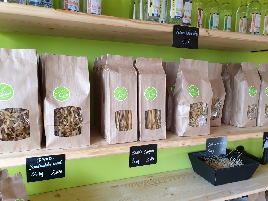 Sortiment an Teigwaren aus Dinkelmehl